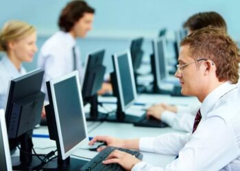 LaunchDeck: a team of professional designers to launch a project