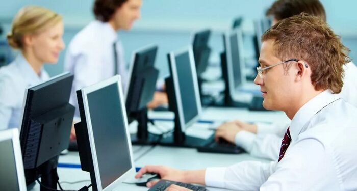 LaunchDeck: a team of professional designers to launch a project