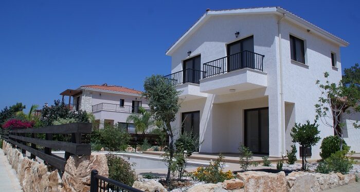 Selling real estate in Cyprus: rules and useful tips
